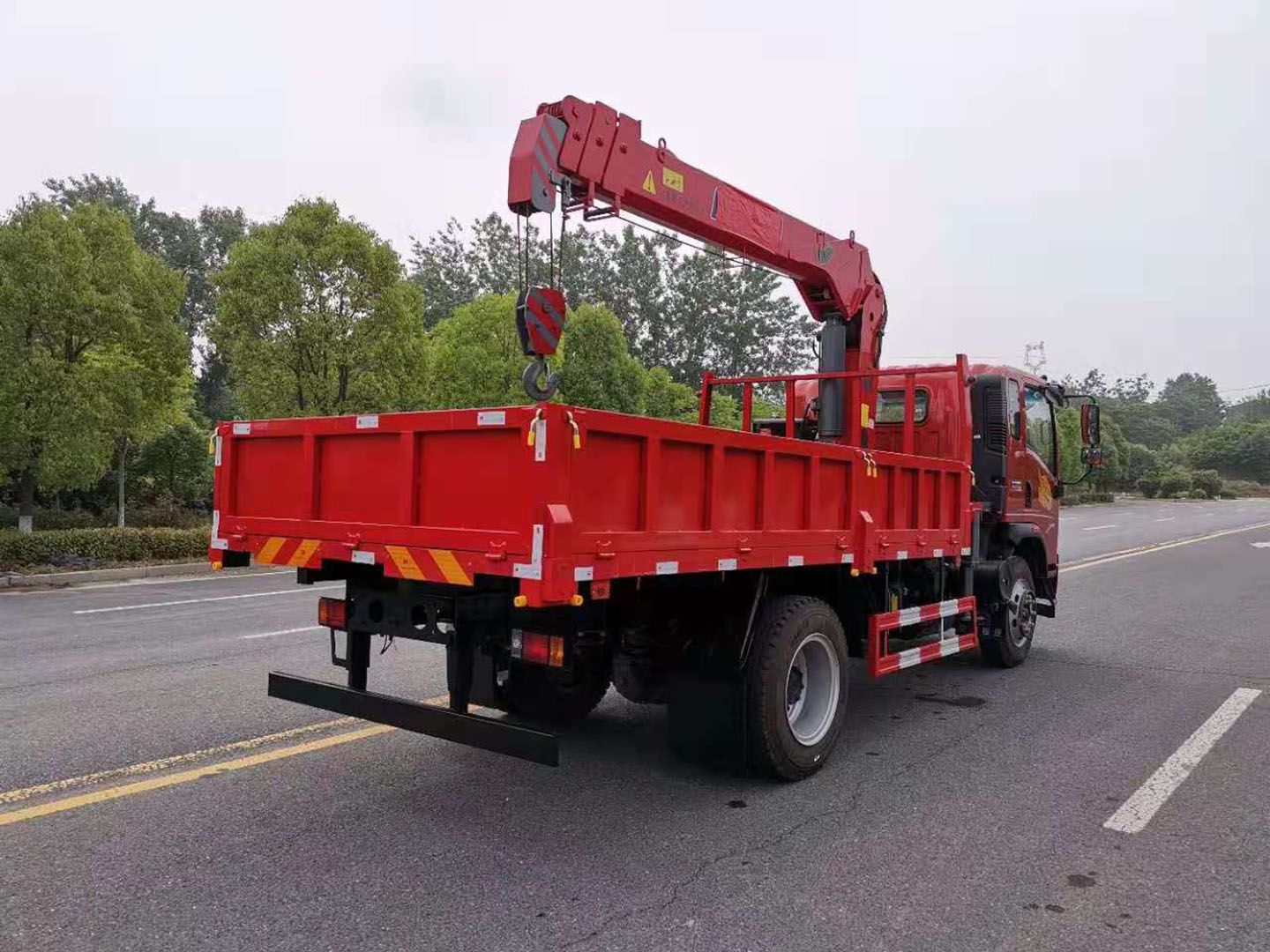 國(guó)六重汽豪曼6.3噸隨車(chē)吊