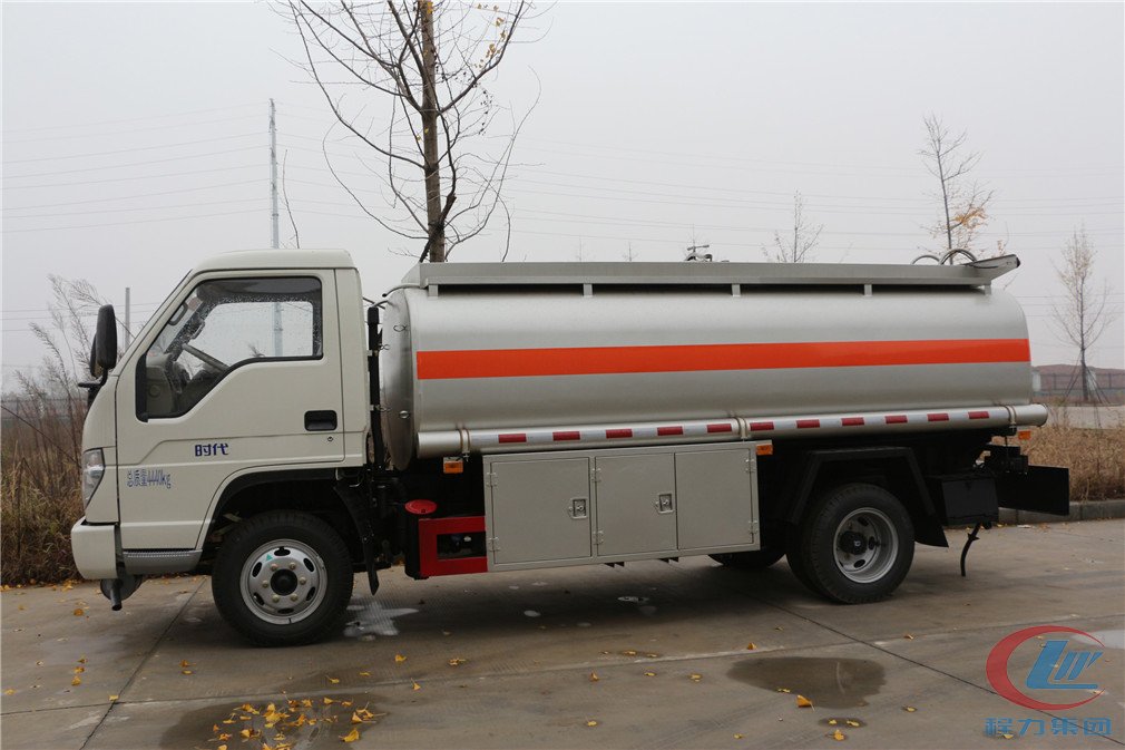 湖北程力福田6方不上戶(hù)加油車(chē)側(cè)面圖